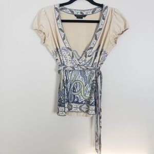 BCBGMAXAZRIA v-neck paisley top with tie A24